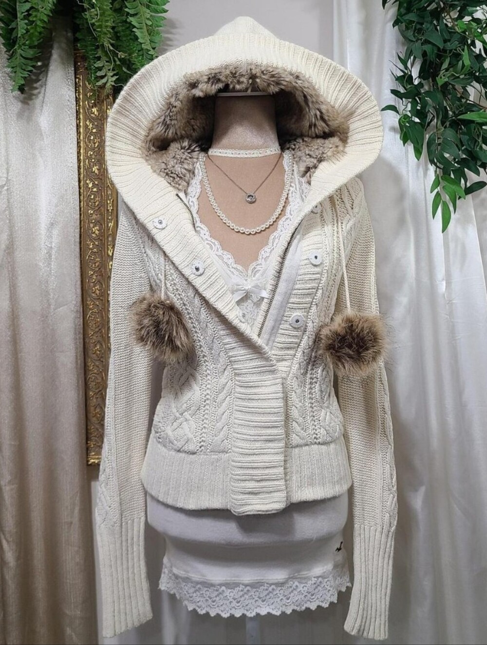 ♡ Y2K ♡ American Eagle Faux Fur Lined Hood Pom Pom Babydoll Zipup Sweater Hoodie